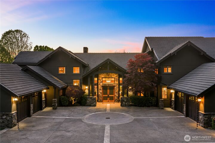 Property Photo:  3607 E Lake Sammamish Shore Lane NE  WA 98074 