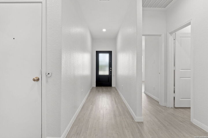 Property Photo: 105 Olympic Cv TX 78155