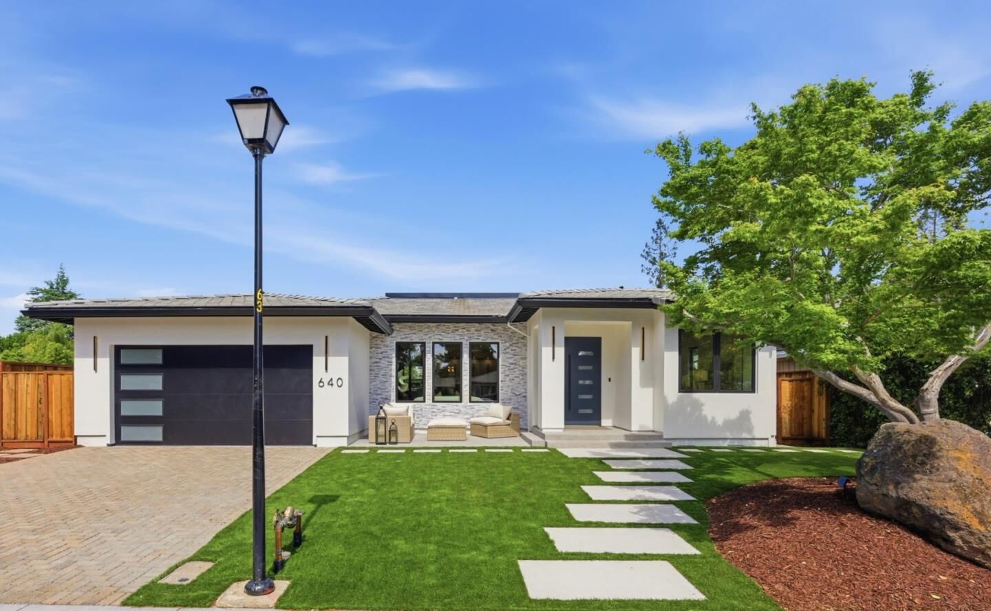 Property Photo:  640 Fairmede Avenue  CA 94306 