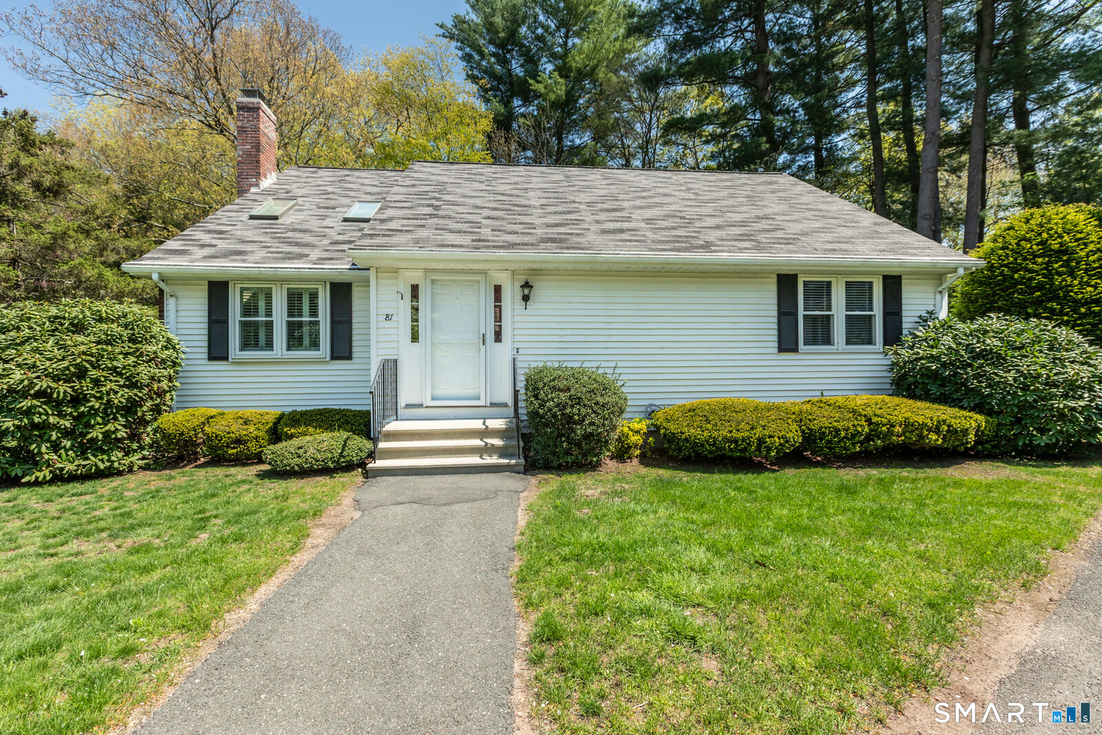 Property Photo:  81 Oldefield Farms Road 81  CT 06082 