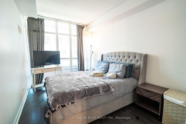 Photo de la propriété:  15 Bruyeres Mews 517  ON M5V 0A7 