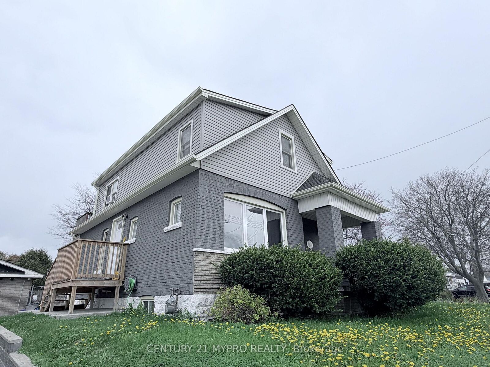 Property Photo: 801 Upper Wellington Street ON L9A 3R5