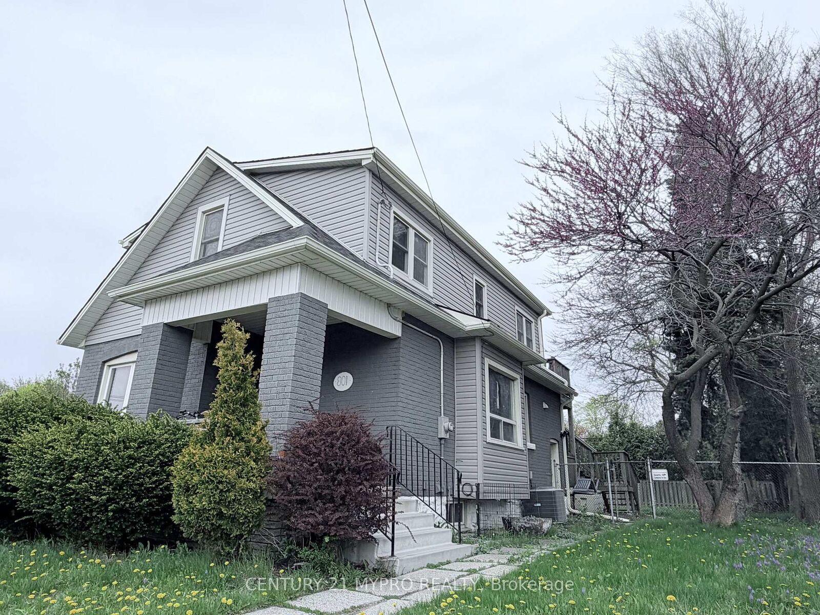 Property Photo:  801 Upper Wellington Street  ON L9A 3R5 