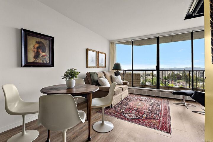 Property Photo:  620 Toronto St 1503  BC V8V 1P7 