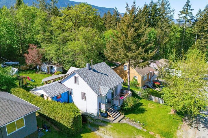 Property Photo:  44 Arbutus St W  BC V0R 2G0 