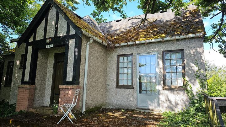 832 Lampson St — photo 1