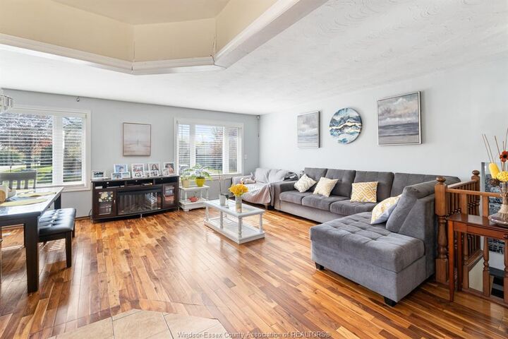 Property Photo: 80 Shawnee Court ON N8H 5A8