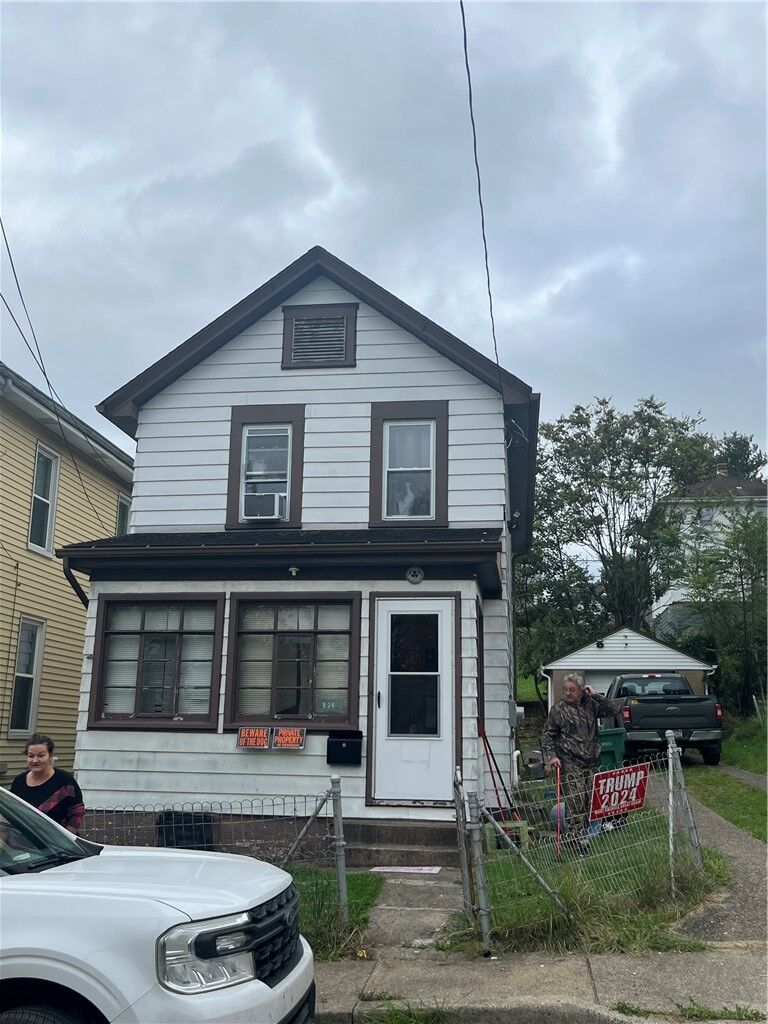 Property Photo:  924 Locust Avenue  PA 15062 