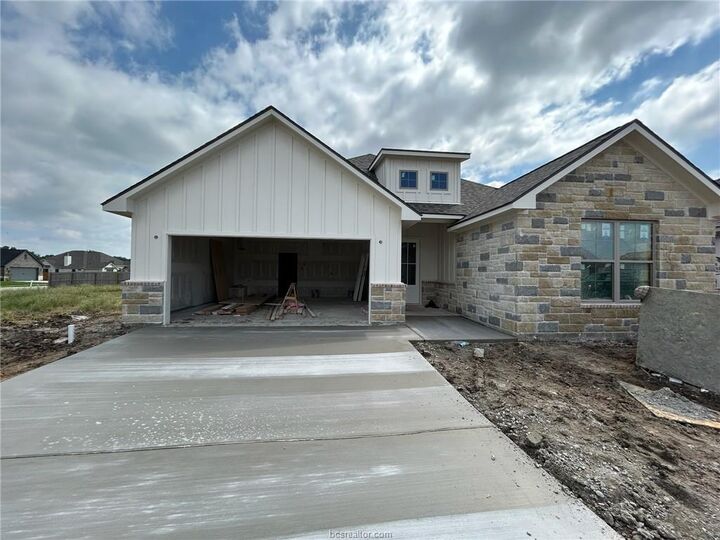 Property Photo:  2803 Captain Drive  TX 77808 