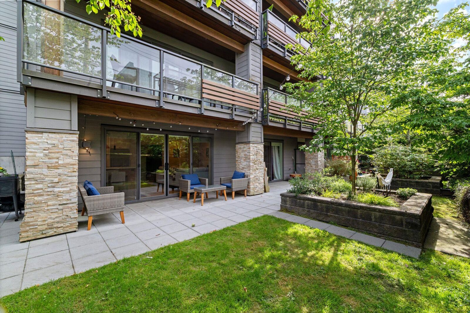 Property Photo:  1661 E 2nd Avenue 102  BC V5N 1E1 
