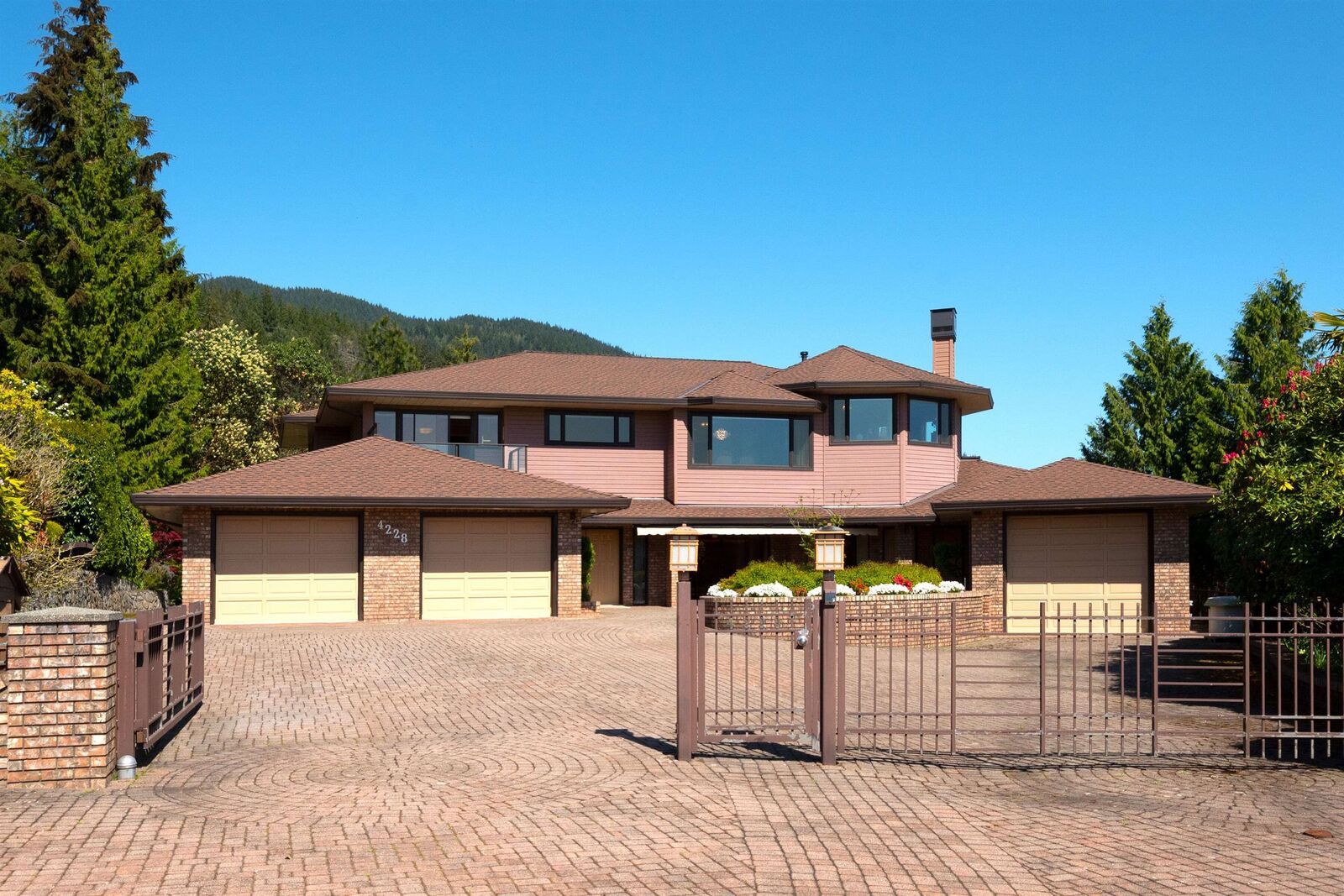 Property Photo:  4228 Rockridge Crescent  BC V7W 1B1 