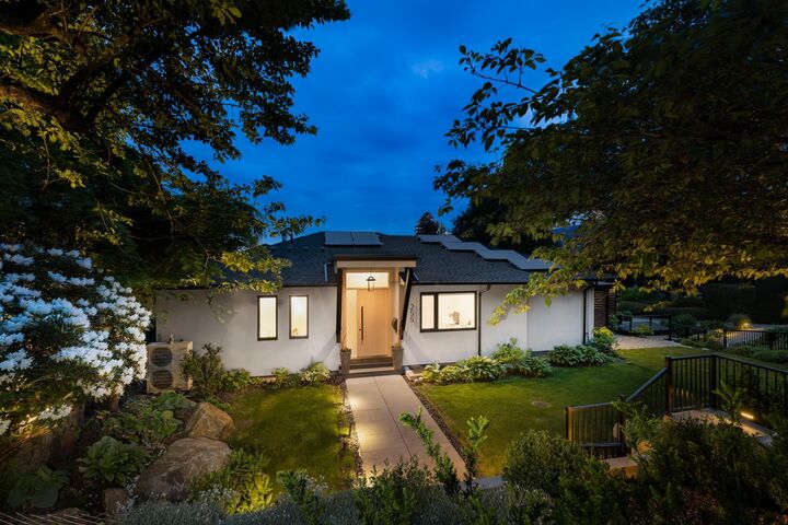 Property Photo:  255 Sandringham Crescent  BC V7N 2R7 
