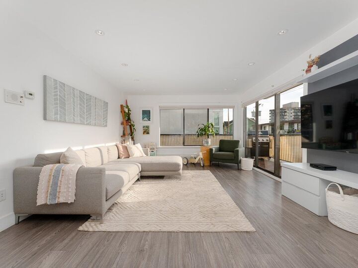 Property Photo:  127 E 4th Street 103  BC V7L 1H7 