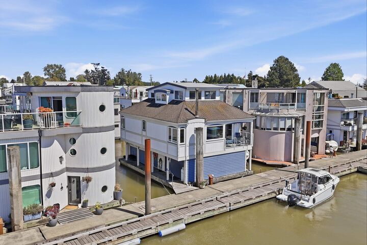 3459 W River Road 5 — photo 1