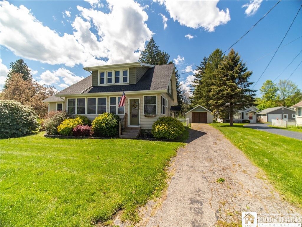 Property Photo:  2921 Greenhurst Avenue  NY 14742 