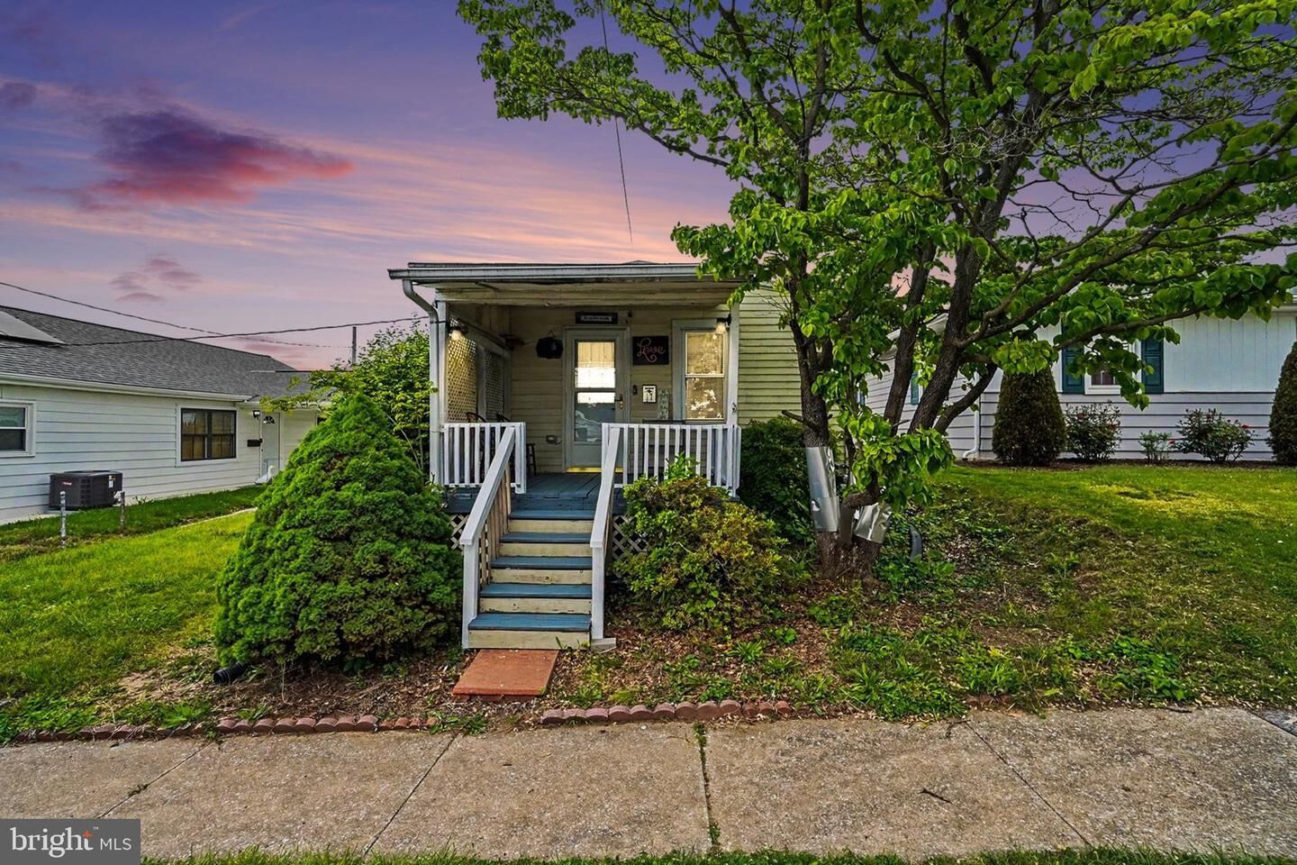 Property Photo:  17 W Pine Street  PA 17025 