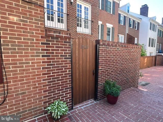 Property Photo:  1962 N Cleveland Street 1  VA 22201 