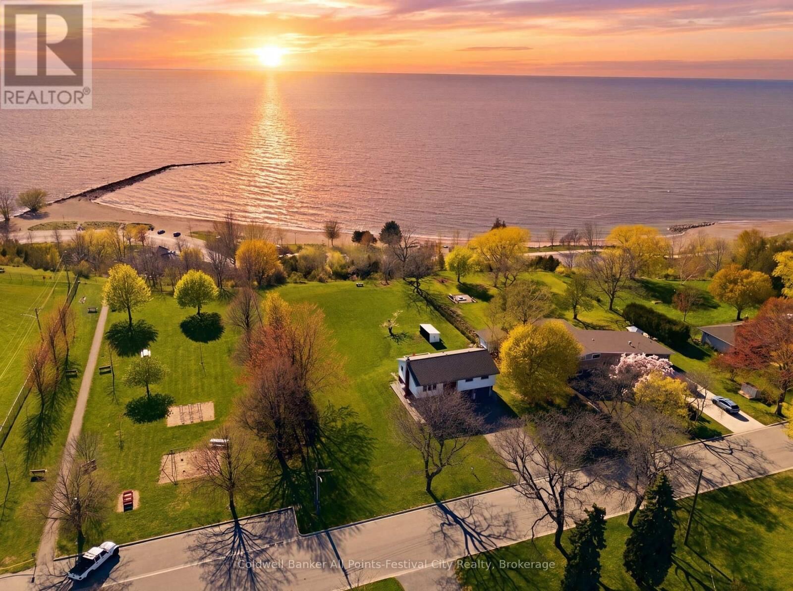 Photo de la propriété:  306 Lakeside Drive  ON N7A 3X7 