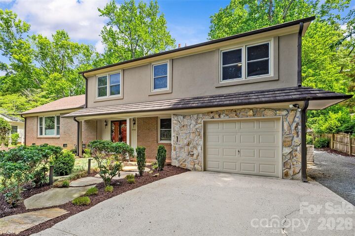 Property Photo:  2700 Pencoyd Lane  NC 28210 