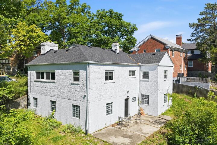 Property Photo: 2400 Homestead Place OH 45211