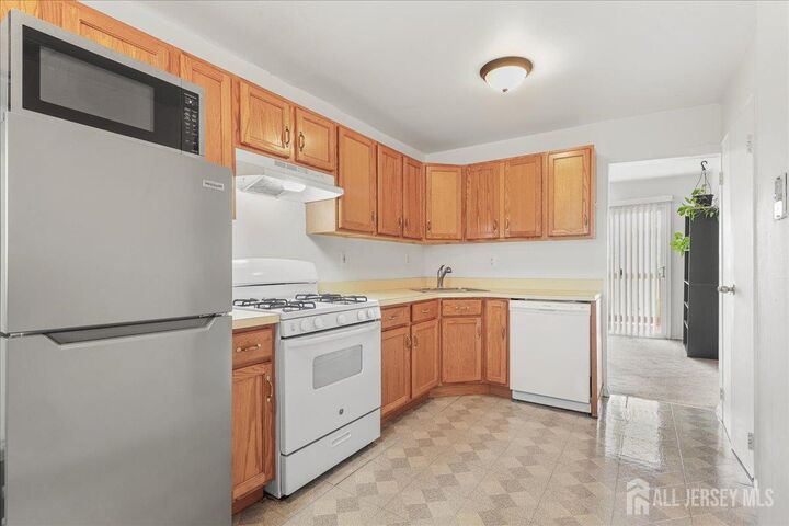 Property Photo: 7 Lake Avenue 4B NJ 08816