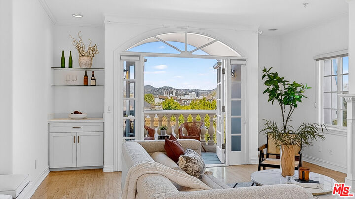 Property Photo:  9848 Vidor Dr  CA 90035 