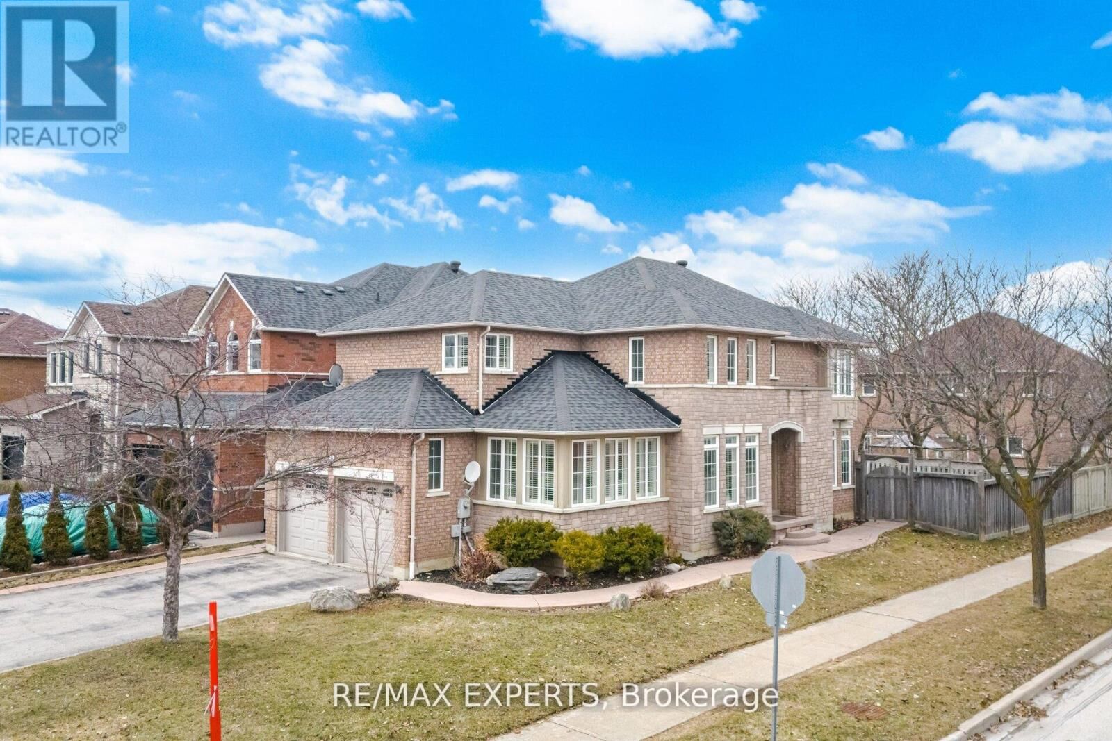 Property Photo:  2 Sequoia Road  ON L4H 1W2 