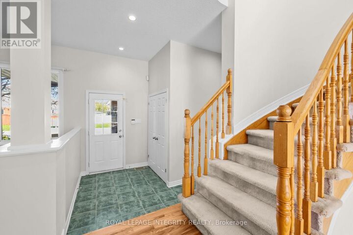 Property Photo:  4 Tamarack Place North  ON K2J 4R3 