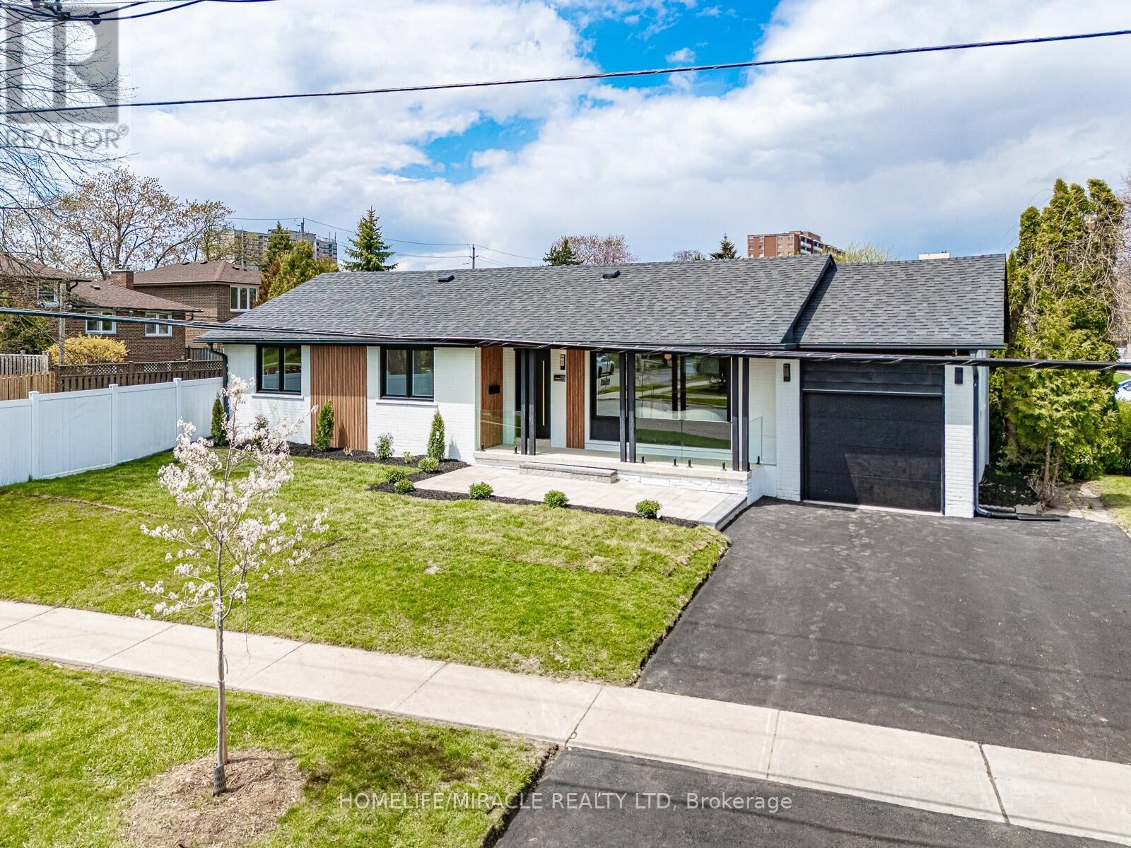 Property Photo:  158 Cass Avenue  ON M1T 2B7 