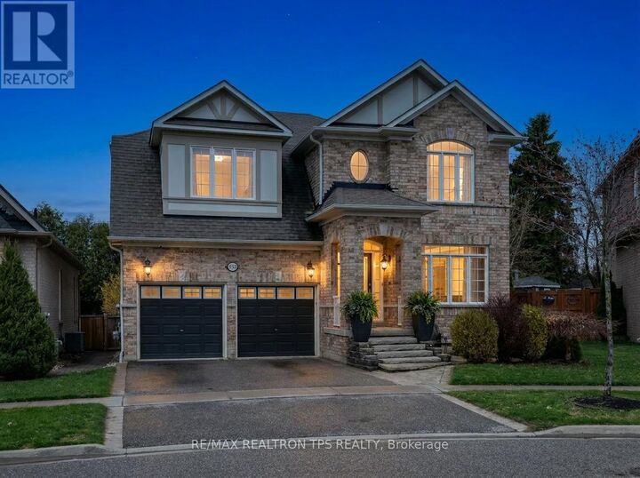 Property Photo:  555 Kingsfield Loop  ON L1K 0H8 