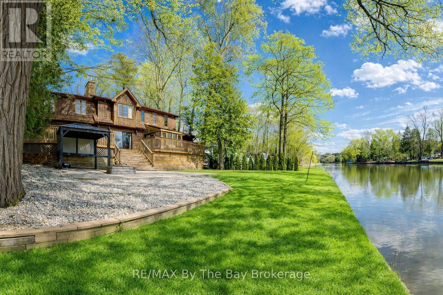 Property Photo:  646 Oxbow Park Drive  ON L9Z 2V2 