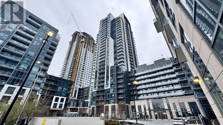Property Photo:  20 Meadowglen Place 824  ON M1G 0A9 
