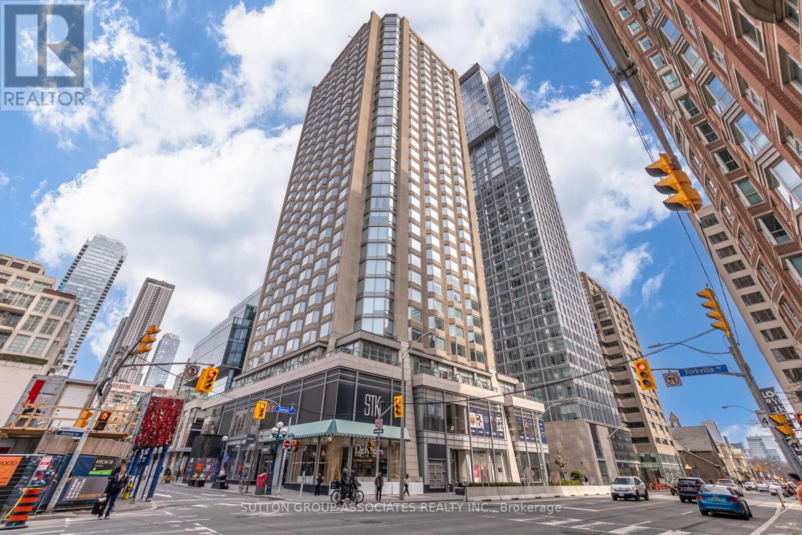 Property Photo:  155 Yorkville Avenue 2601  ON M5R 0B4 