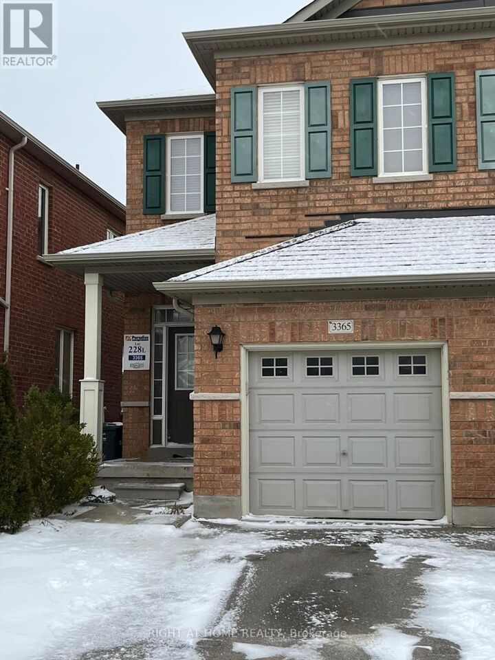 Property Photo:  3365 Stoney Crescent Upper  ON L5M 0N6 