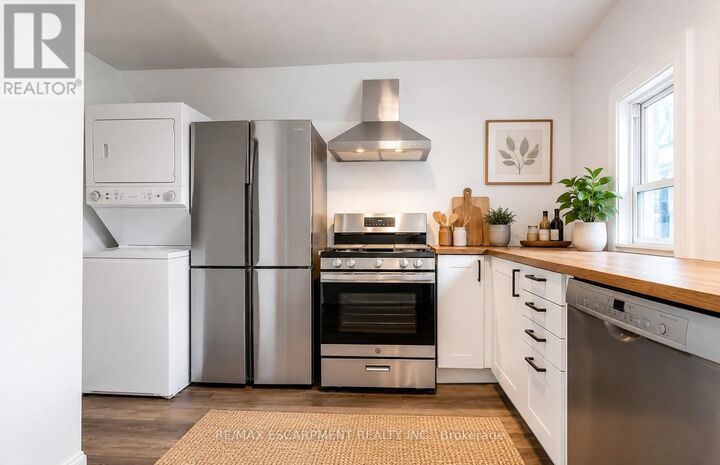 Property Photo:  198 Sherman Avenue North 2  ON L8L 6M9 