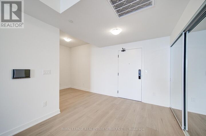 Property Photo:  2075 Lakeshore Road 1206  ON L7R 1E2 