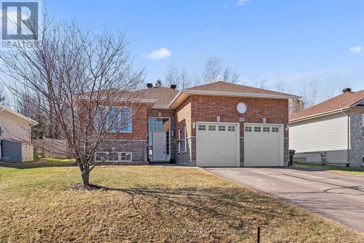 Property Photo:  669 Fairview Avenue South  ON K8A 8N4 