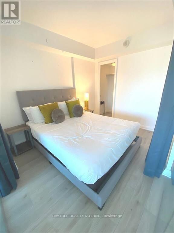 Property Photo:  155 Yorkville Avenue 620  ON M5R 0B4 