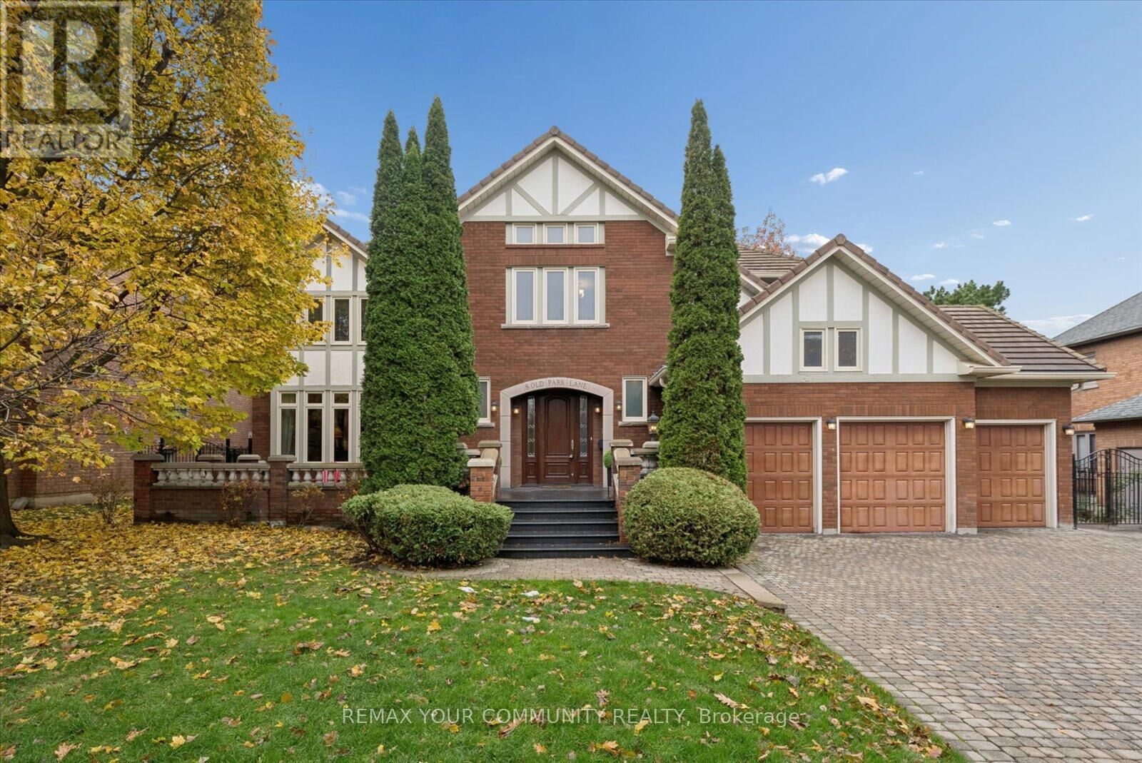 Property Photo:  8 Old Park Lane  ON L4B 2L8 