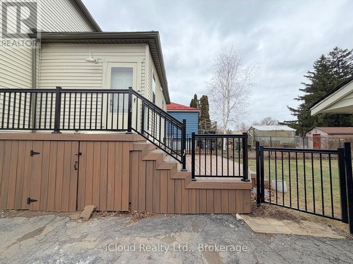 Property Photo:  405 Upper Wentworth Street  ON L9A 4T4 
