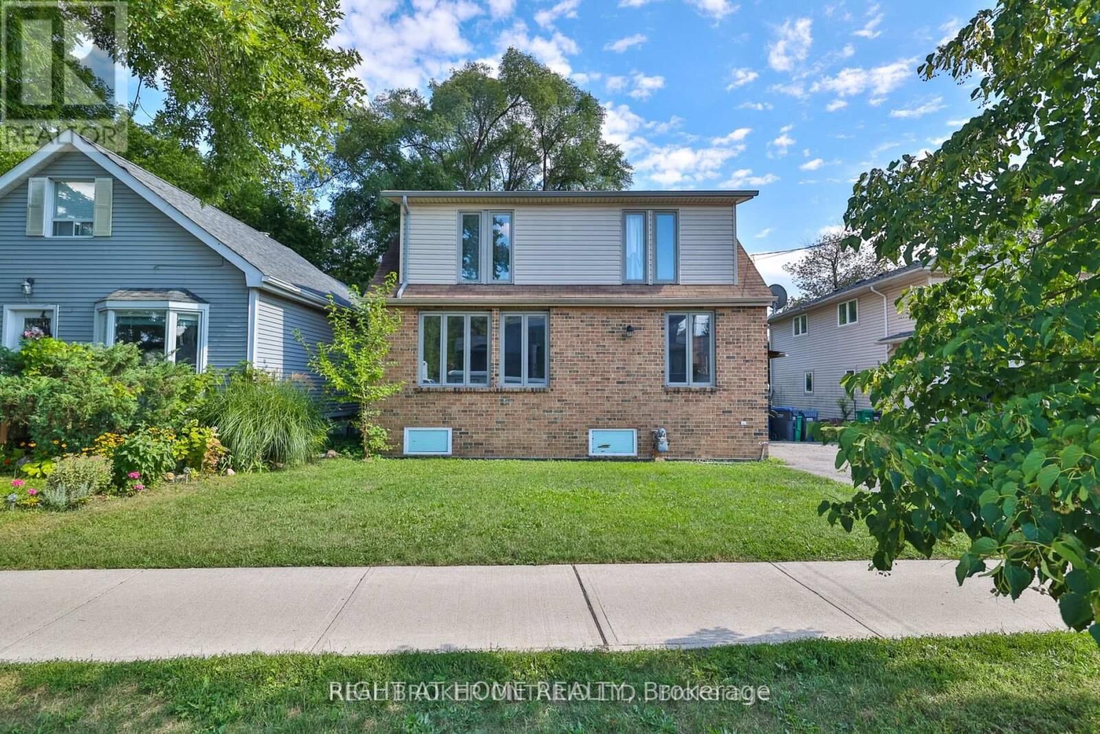 Property Photo:  446 Orano Avenue  ON L5G 2B9 