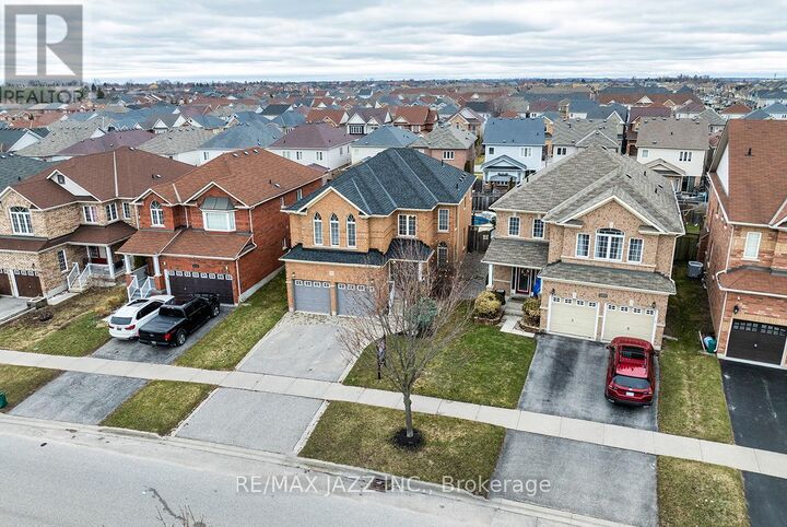 Property Photo:  174 Southfield Avenue  ON L1E 3K1 