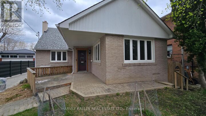 Property Photo:  279 Cornelius Parkway Main  ON M3K 1T6 