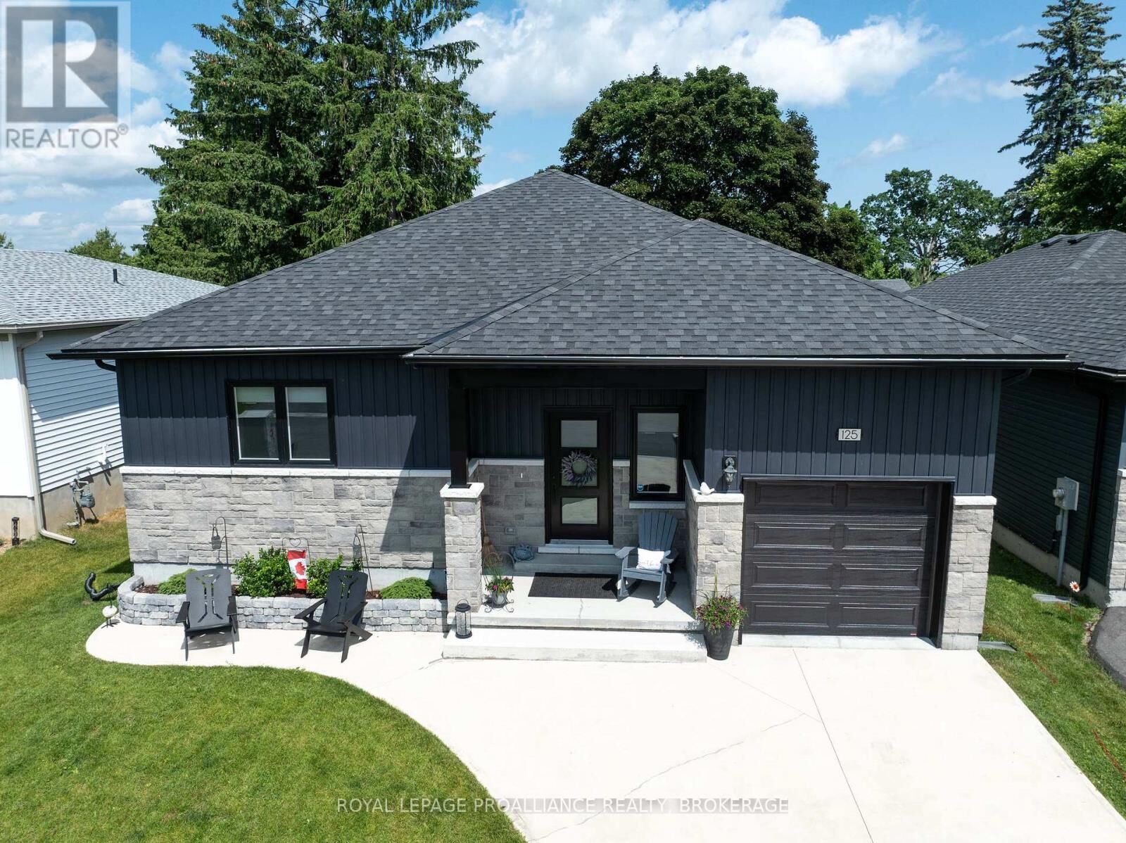 Property Photo:  125 Maplecroft Court  ON K7G 0A6 