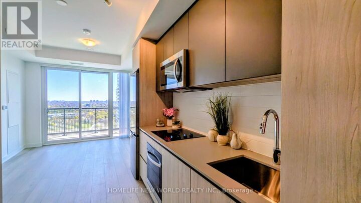 Property Photo: 5858 Yonge Street 2711 ON M2M 0C6