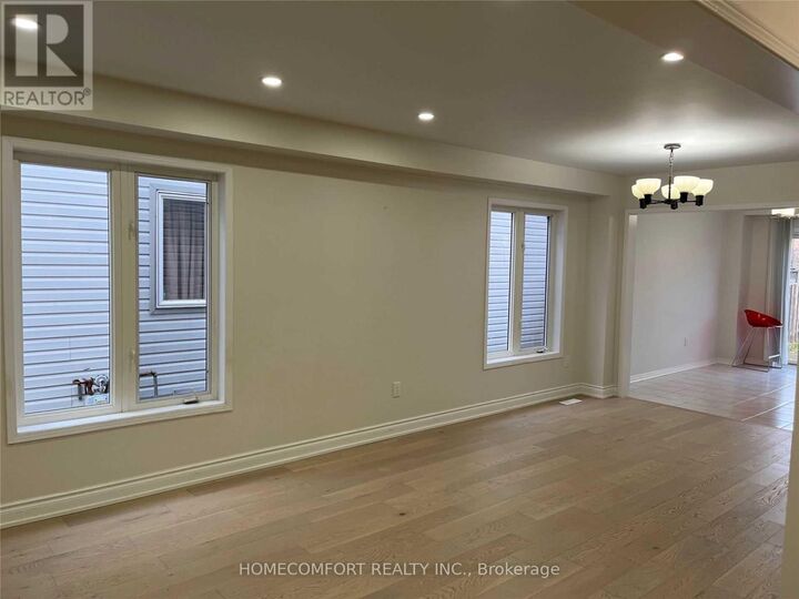 Property Photo:  95 Ferncliffe Crescent  ON L3S 4N6 
