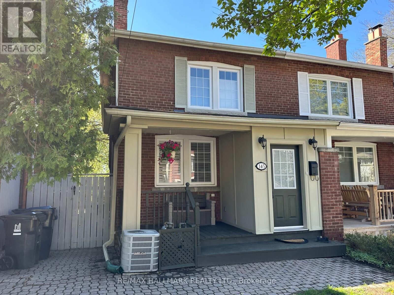 Property Photo:  145 Castlefield Avenue  ON M4R 1G6 