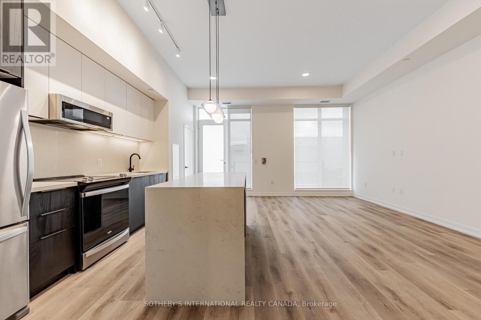 Property Photo:  5 York Garden Way Th104  ON M6A 2V1 
