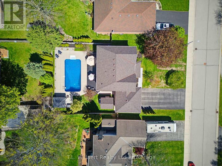 Property Photo:  10 Woodside Drive  ON N4G 5P9 