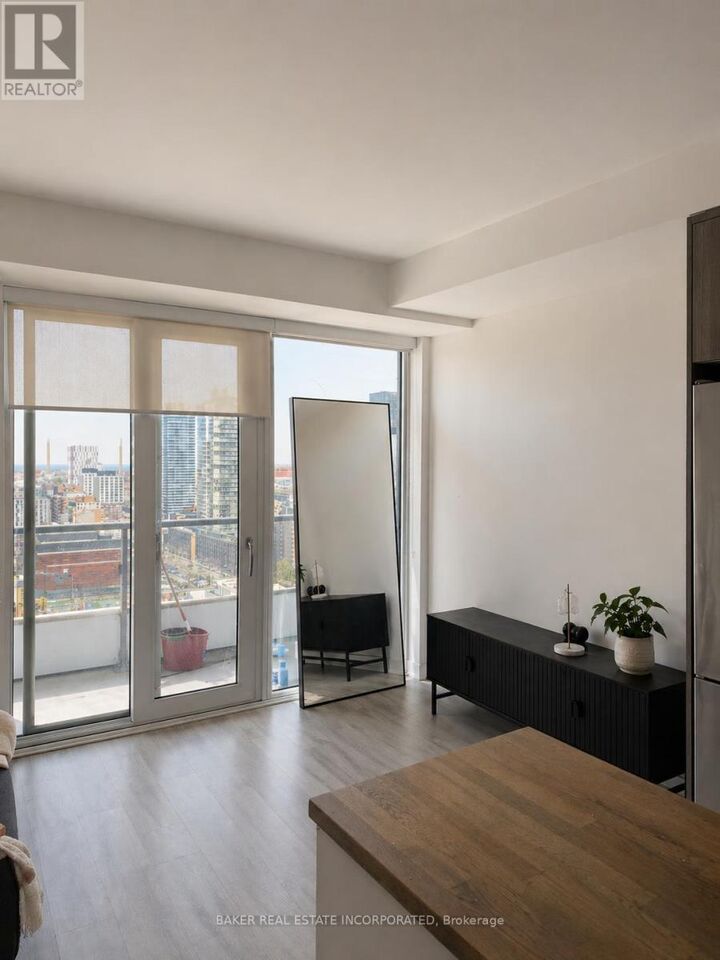 Property Photo:  70 Princess Street 2102  ON M5A 0X6 